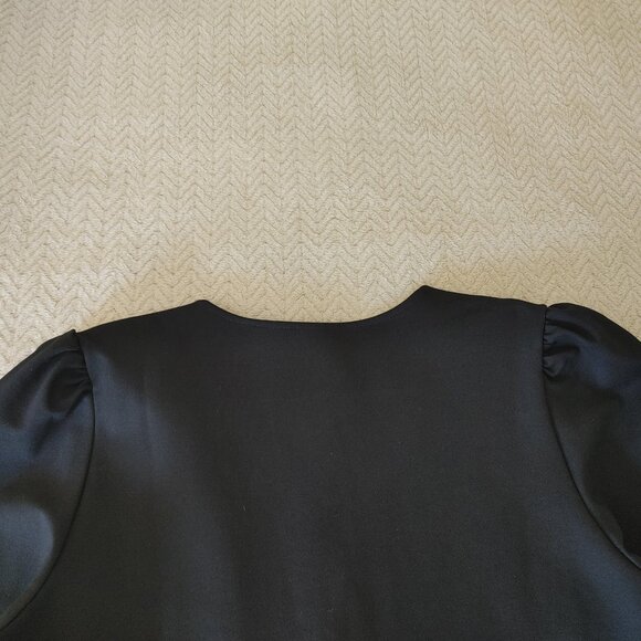 NWOT Women's Long Sleeve Top / sparkly-rhinestone bow accent. - Picture 14 of 15